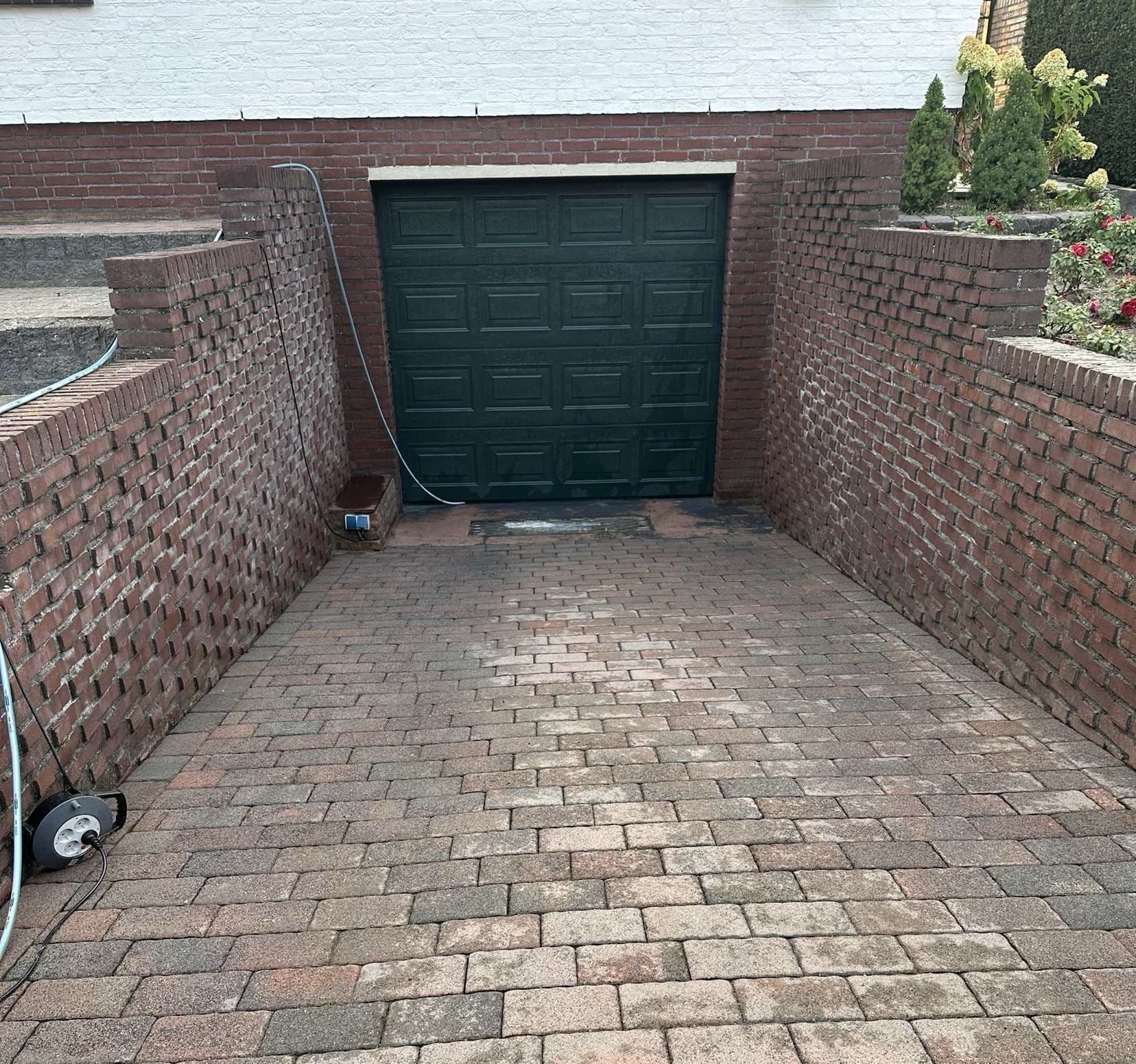 Oprit reinigen in Venlo — hogedrukreiniging door Hogedruk Venlo